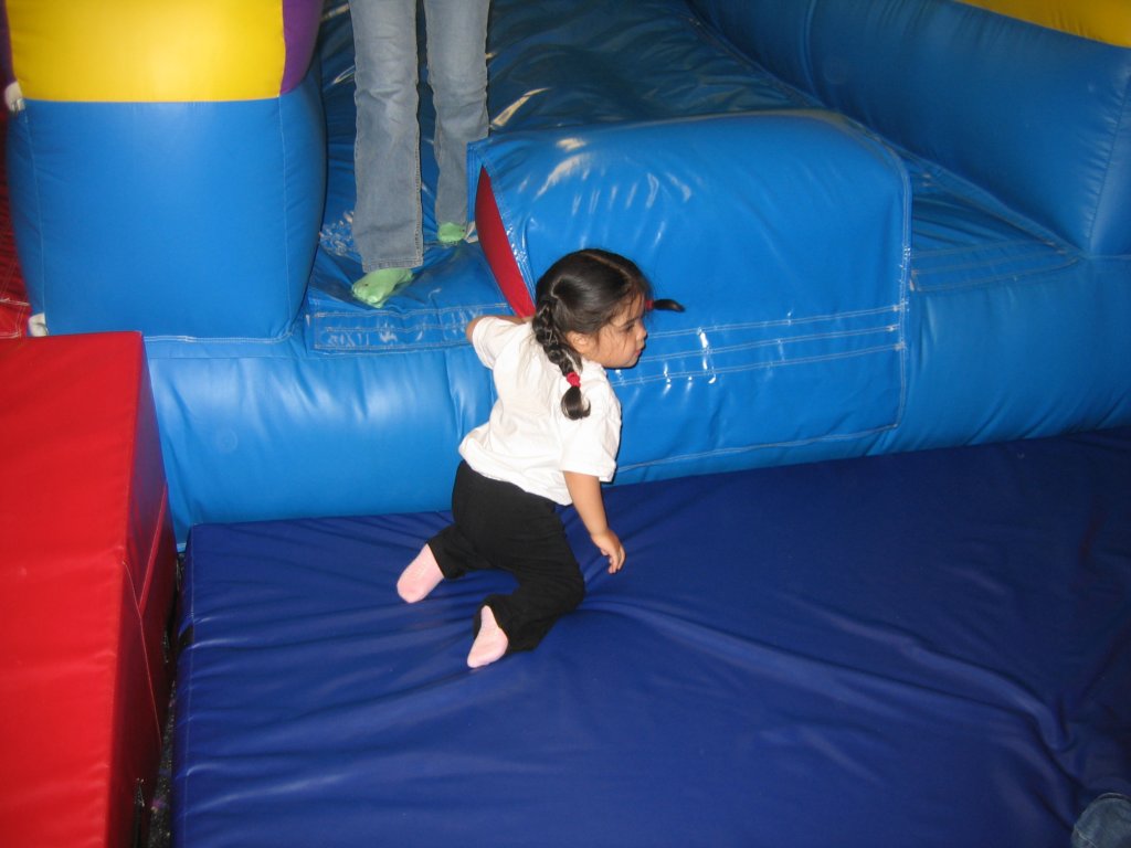allyplaysatabirthdayparty.jpg