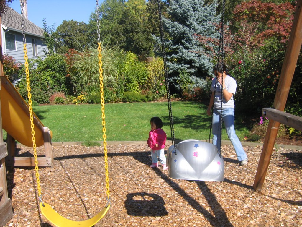 allysfriendsamplaysinourbackyard.jpg