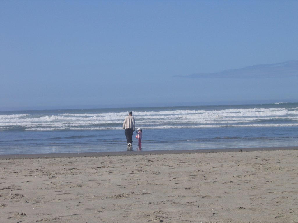 dadandallygetclosertothewaves.jpg
