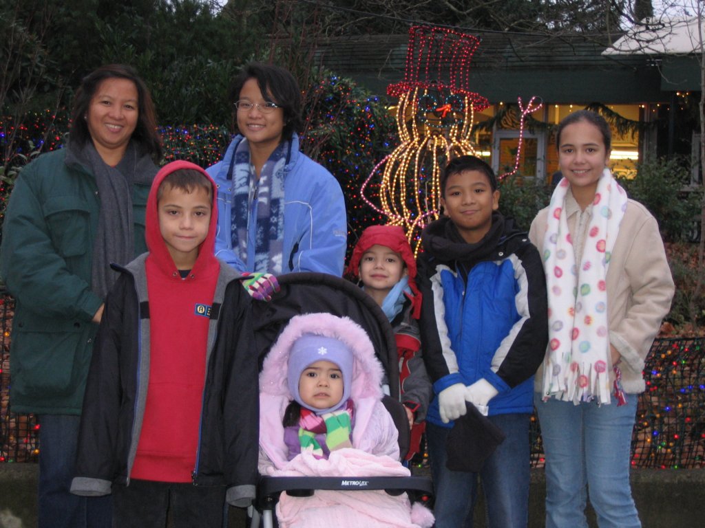 groupphotoatzoolights.jpg
