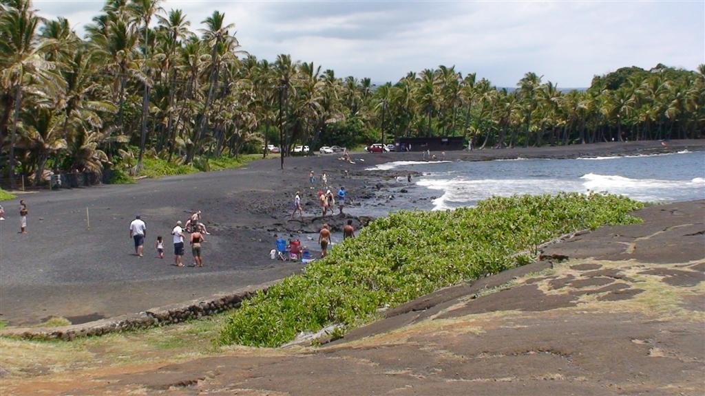 blacksandbeachatpunaluu.jpg