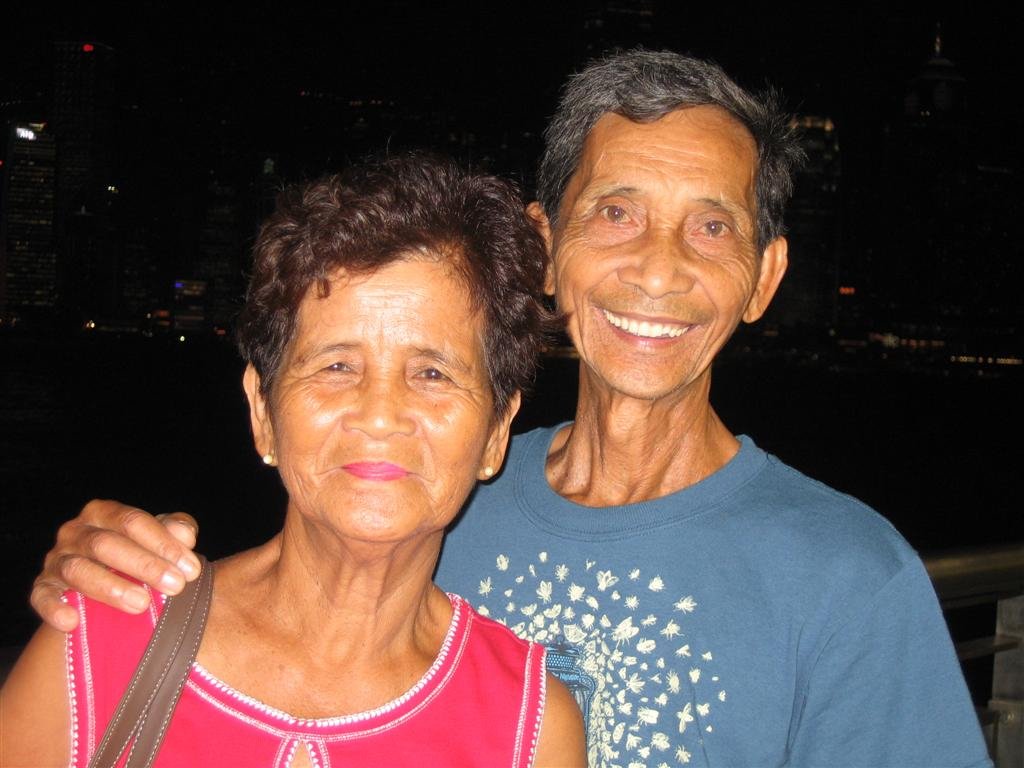 tatayandinangposeforaphoto.jpg