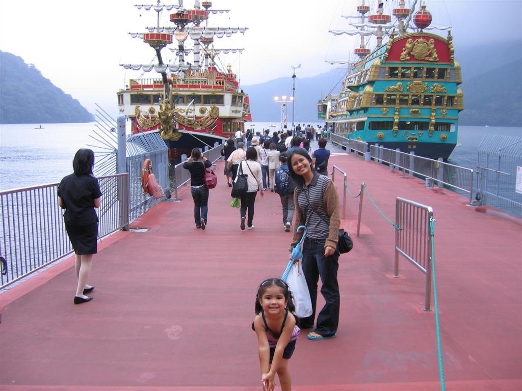 jessicaandallygetreadytoboardthepirateshipthatgoesaroundthelake.jpg
