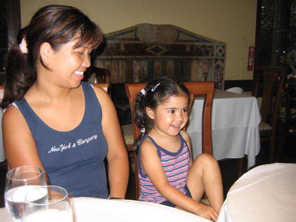 momandallysitattheitalianstylecafeblissfullyunawareatthispointoftimeofhowmuchthefinalbillwouldbetherewasanitaliansingerandsomegoodfood.jpg