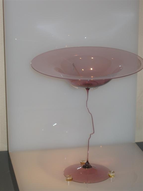 theglassusedforthestemofthispieceissothinthatthispiecebendsinthewindtheyhadavideoofitdoingjustthat.jpg