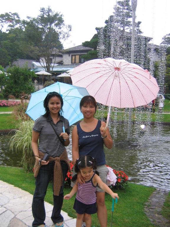 wemetjessicawhoisoriginallyfromthephilippineswehadafuntimetalkingwithherandgoingaround.jpg