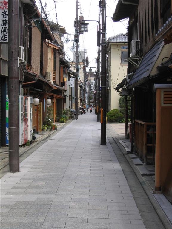 analleyingionkyotogionisatraditionalplaceofgeishasinjapan.jpg
