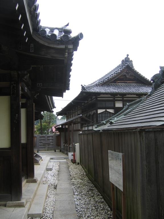 anicealleyway.jpg