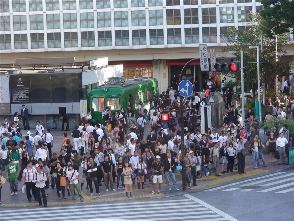 therewereahugeamountofpeoplecomingoutoftheshibuyatrainstationandtheywouldcrosstheroadinahugemassreadysetgo.jpg