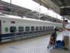 anozomibullettrainwhichisthefastesttrainaroundtheyreportedlyreachspeedsof186mphwhichisprettyfastmoreinfohttpenwikipediaorgwikinozomi_shinkansen_small.jpg