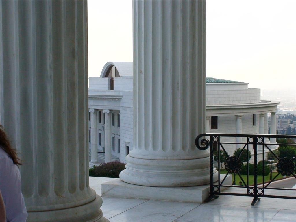 lookingthroughthepillars.jpg