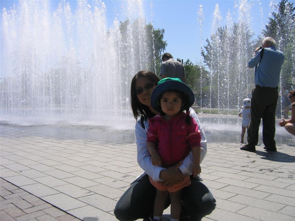 nearthefountain.jpg